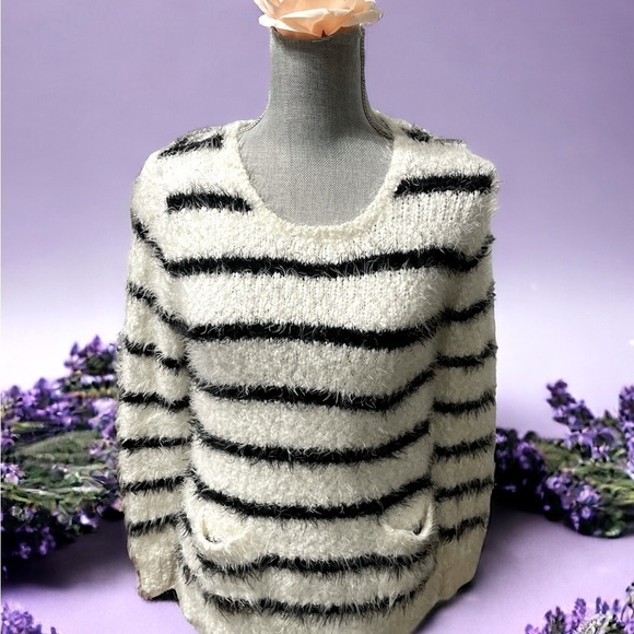 Style & Co fluffy striped sweater with 2 front pockets size S - Picture 1 of 6